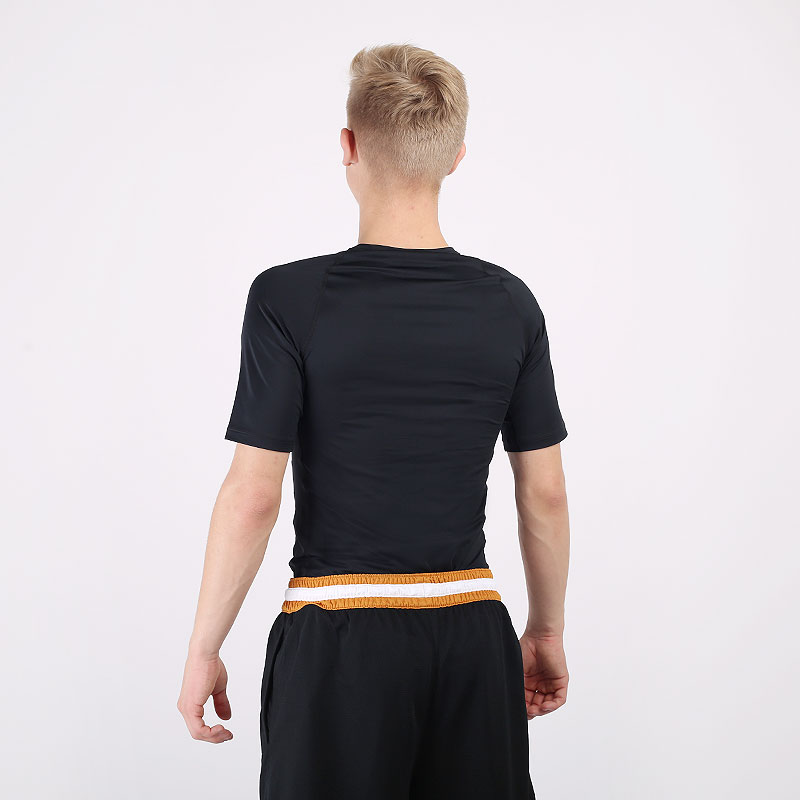 мужская черная футболка Nike Pro Tight-Fit Short-Sleeve Top BV5631-010 - цена, описание, фото 3
